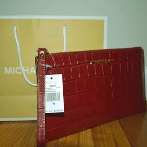 BRAND NEW AUTHENTIC Michael KORS Large Clutch